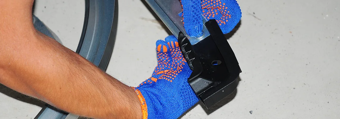 Sticky Roll Up Garage Door Repair in South Miami Heights, Florida